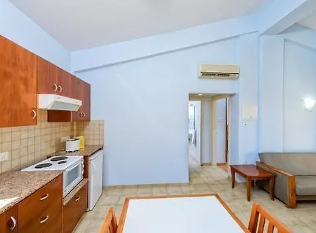 Tasia Maris Gardens アパートホテル 3*